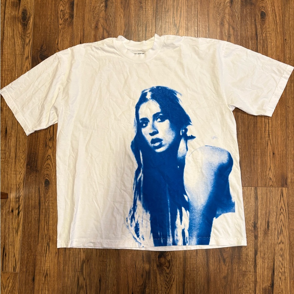 Tate McRae Miss Possessive tour shirt merch